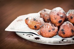 Oliebollen Empuk Hangat Bertabur Gula Cocok Buat Camilan Sore Ini