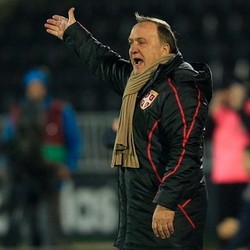 Advocaat Tinggalkan Kursi Pelatih Serbia