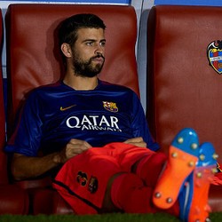 Pique Tak Berniat Tinggalkan Barcelona