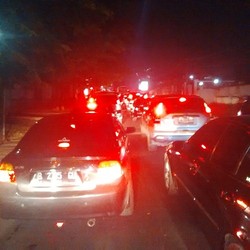 Begini Antrean Kendaraan yang Mengular di SPBU Kemang Jaksel