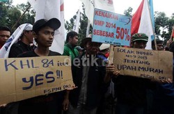 UMK Buruh di Bekasi Lebih Besar dari Jakarta, Menko Perekonomian Tertawa