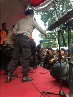 Begini Serunya Saat TNI-Polri di Jakarta Joget Dangdut Bareng