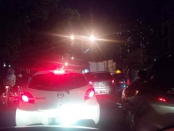 Antrean 400 Meter di SPBU Depan Universitas Sahid Jaksel