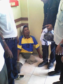 Nyaris Ditabrak, Penyandang Disabilitas Pecahkan Kaca Mobil Polisi