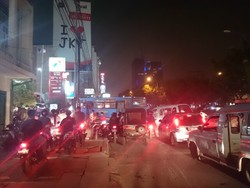 Antrean Pengendara Serbu SPBU Bikin Arus Lalu Lintas di Jl Hayam Wuruk Jakpus Macet