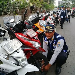Sudinhub Jakpus Razia Kendaraan yang Mangkal Sembarangan dan Parkir Liar