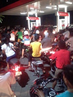 Woles Harga BBM Naik, Warga Denpasar Antre 1 Jam setelah Pengumuman