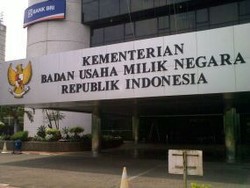 Berseragam Putih, Menteri ESDM dan Dirut Pertamina Rapat di Kantor Rini Soemarno