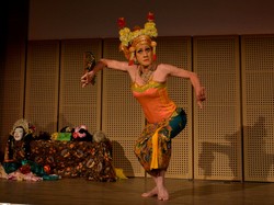 Tarian Komedi yang Menghibur ala Didik Nini Thowok