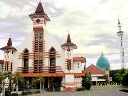 Wisata Religi di Gereja Tua Kota Surabaya