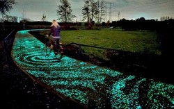 Keren! Trek Sepeda di Belanda Disulap Seperti Langit Malam