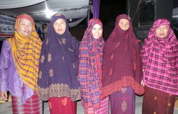 Inilah Hijab Tradisional Dari Bima, NTB