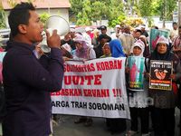 Aksi Demo Tuntut Pembebasan Ervani