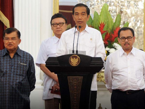 Jokowi Umumkan Premium Naik Jadi Rp 8.500