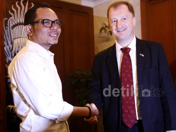 Menaker Hanif Terima Direktur ILO Peter Van Rooij