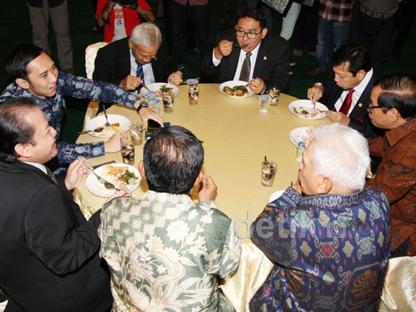 Kemesraan KMP-KIH di Meja Makan