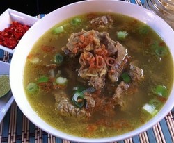 Siang Ini Enaknya Bikin Soto Daging dan Iga Penyet yang Gurih Enak