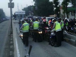 Hoax Pesan Berantai Soal Tilang di Jalur TransJ