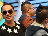 Ungu Kompak dengan Gaya Rambut Undercut