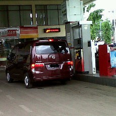 Wacana Kenaikan Harga BBM Berlarut-larut, Aher Tunggu Keputusan Pusat