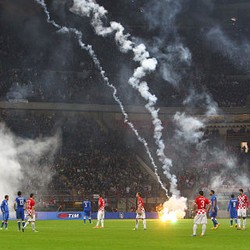 Suporternya Lempar Kembang Api, Pelatih Kroasia Minta Maaf