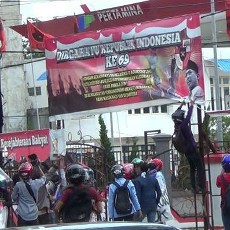 Tolak Kenaikan Harga BBM, Mahasiswa Serang Kantor PDI Perjuangan di Pekanbaru