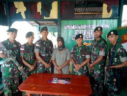 Di Perbatasan RI-Malaysia, Pasukan TNI pun Beraksi Tangkap Pengedar Sabu