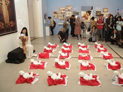 Instalasi 20 Boneka Bayi Hebohkan Pengunjung Galeri Nasional