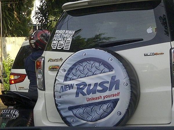 Wonder Woman Pakai 3 Pedal