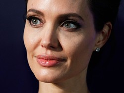 Angelina Jolie Menangis Terharu di Premiere Unbroken