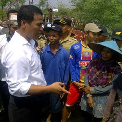 Blusukan ke Lamongan, Ini Janji Mentan Amran ke Petani