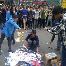 Depo Pengisian BBM Pertamina Malang Jadi Sasaran Pendemo