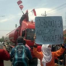 Tolak BBM Naik, Mahasiswa Muhammadiyah Sidoarjo Sandera Truk Pertamina