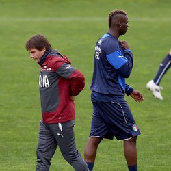Conte: Saya Tak Punya Banyak Waktu untuk Balotelli