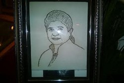 Hii! Lukisan Wajah Menkes Nila ini Terbuat Dari Nyamuk-nyamuk Berbahaya