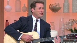 Penyiar TV Australia Tidak Ganti Jas Setahun