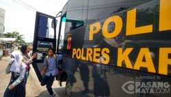 BBM Naik, Kendaraan Operasional Polres Ini Jadi Angkot Dadakan