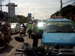 Polisi Sapu Bersih Jl Margonda Raya, Angkot yang Bikin Macet Diganjar Tilang