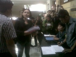 Florence Jalani Sidang Kedua, Datang ke PN Pakai Motor Matic