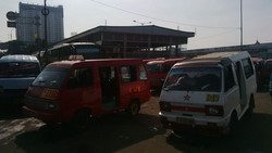 Sopir Angkot di Lebak Bulus Tetap Asyik Cari Duit Meski Ada Isu Mogok