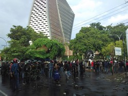 Mahasiswa Makassar Bentrok dengan Polisi, TNI AD Turun Tangan