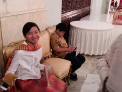 Ekspresi Putri Ahok di Hari Pelantikan Ayahnya Jadi Gubernur Jakarta