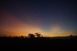 Dahsyatnya Matahari Terbit di Puncak Meratus