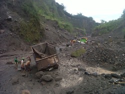 6 Truk Terseret Banjir di Lereng Merapi, 1 di Antaranya Tenggelam