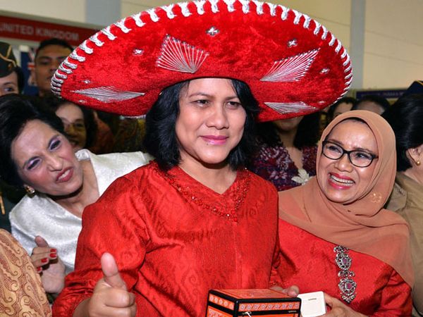 Iriana Buka Acara Amal Women International Club