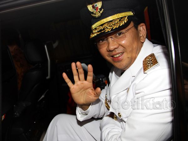 Senyum Bahagia Ahok Jelang Pelantikan