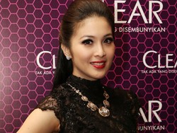 Keramas Setiap Hari, Rahasia Rambut Indah Sandra Dewi