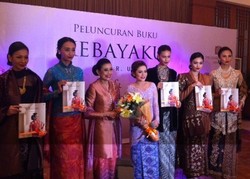 Mien Uno Rilis Buku Tentang Kebaya Didedikasikan untuk Ani Yudhoyono