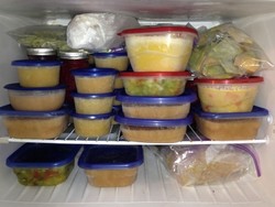 Manfaatkan Freezer untuk Menyimpan Makanan Agar Awet Nutrisinya