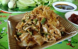 Mau Makan Hemat dan Bergizi? Buat Saja Lotek dan Urap (1)